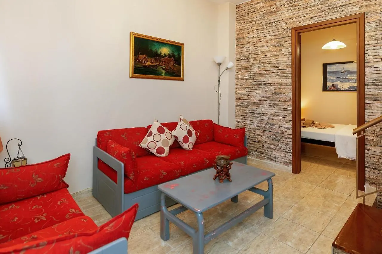 Varveri'S House Nikiti